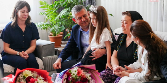 ozgur-ozelden-anneler-gunu-ziyaretleri-PH1sUaiT.jpg