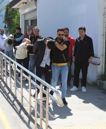polisler-500-saatlik-goruntuleri-izledi-2-supheliyi-kiskivrak-yakaladi-RYhk8YCM.jpg