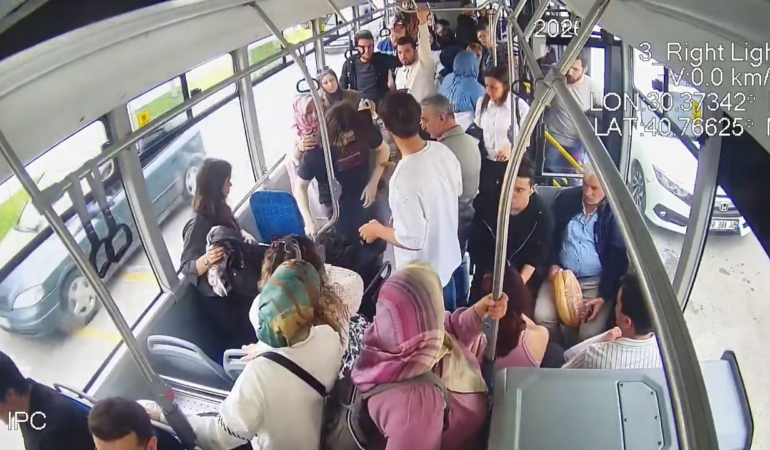 rahatsizlanan-yolcu-icin-guzergah-degisti-otobusu-hastaneye-surdu-ifAAKYM1.jpg