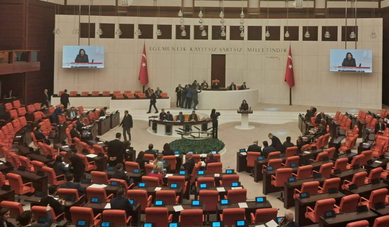 sera-kadigil-usaktaki-sevgi-evlerine-iliskin-iddialari-meclis-gundemine-tasidi-Z4xj2NXg.jpg