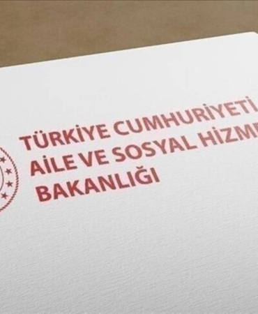 sosyal-hizmetlerde-gorevli-psikolog-bicakli-saldiriya-ugradi-sendikalar-tepki-gosterdi-siyasi-sorumluluk-tartismasizdir-C9lMpjnt.jpg