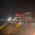 tir-devrildi-yol-ulasima-kapandi-x3eyIt1n.jpg