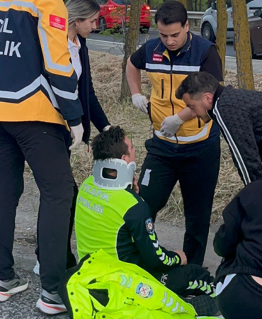 trafik-guvenligini-saglayan-polise-otomobil-carpti-lUXCeJLp.jpg