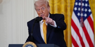 trump-bir-ulkeyle-daha-kopruleri-atiyor-askerlerini-cekecek-MhMpI2nc.jpg