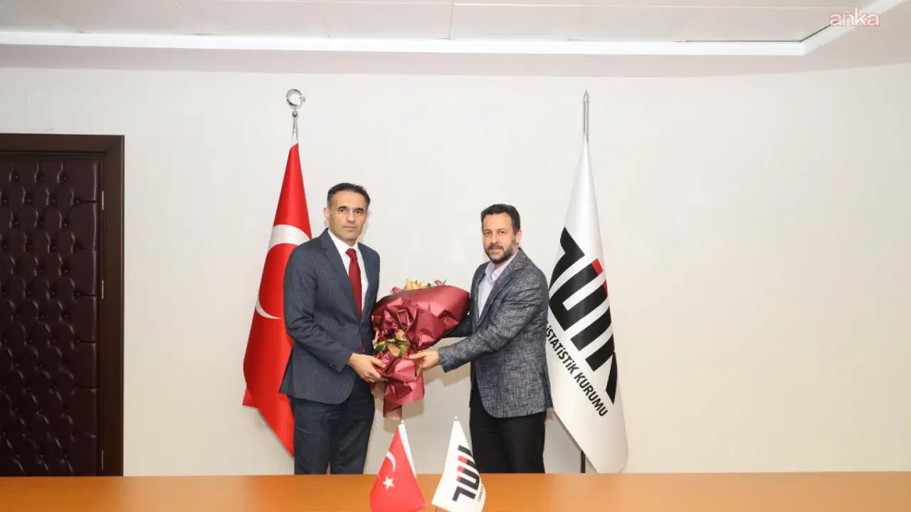 tuikte-sandalyesiz-devir-teslim-toreni-mehmet-arabaci-gorevi-devraldi-kLD5pWKf.jpg