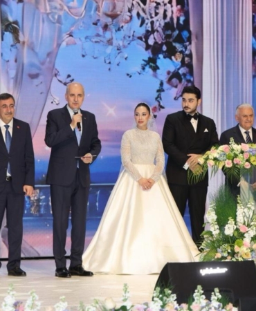 turk-telekom-ceosu-ebubekir-sahinin-kizi-zeynep-melike-sahin-dunyaevine-girdi-qiiRkg4M.jpg