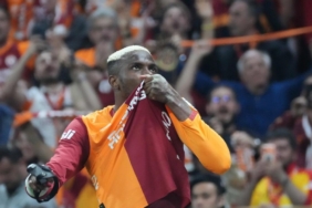 victor-osimhenden-sampiyonluk-sonrasi-rakiplere-salvolar-yapabileceginiz-tek-sey-czcUvEdO.jpg