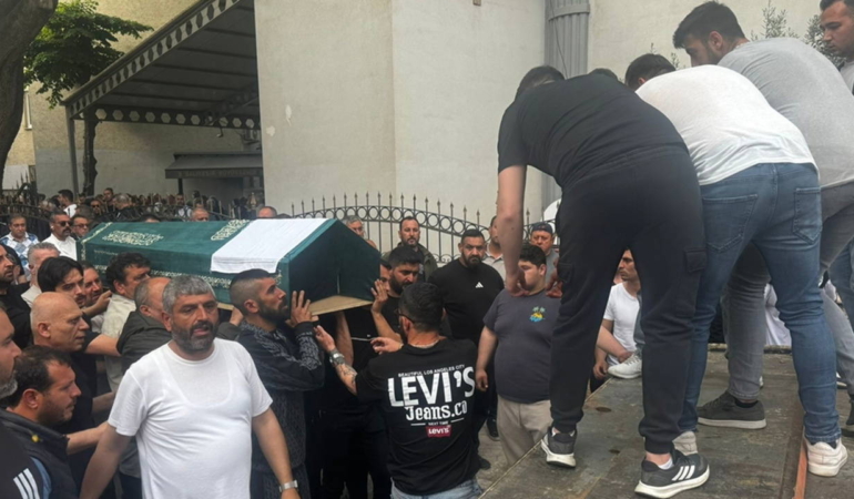 yuksek-sesle-muzik-dinleme-kavgasinda-olduruldu-cenazesi-kullandigi-cekici-ile-tasindi-qRSq3fZG.jpg