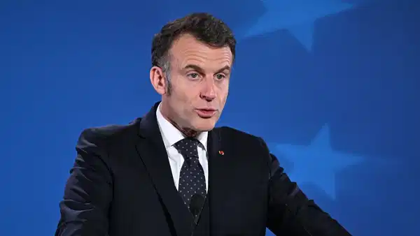 zirvede-tansiyon-yukseldi-macron-sahneye-yurudu-salonu-uyardi-LlmJI7LN.jpg